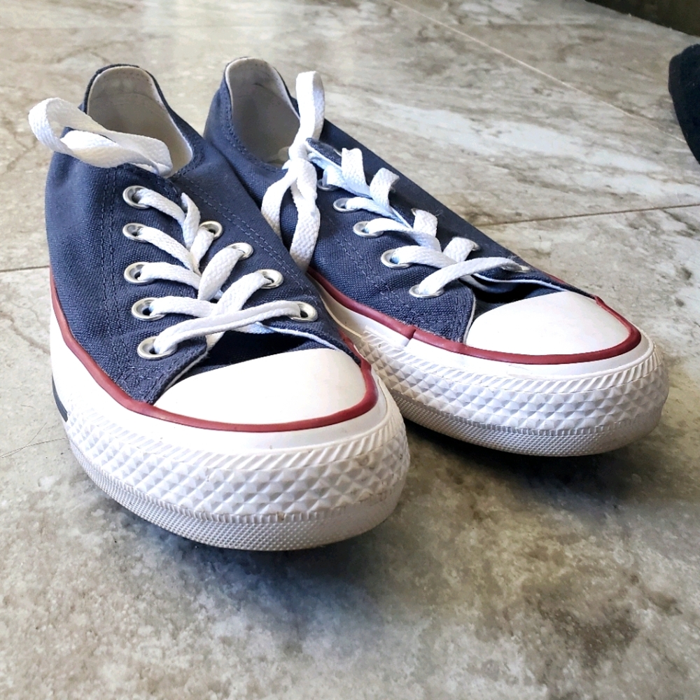 Navy low top converse shoes